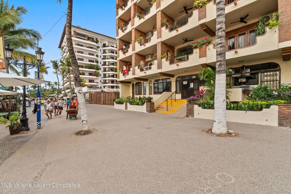 155 Lazaro Cardenas 5 Edificio Plaza Mar, Local 5, Puerto Vallarta