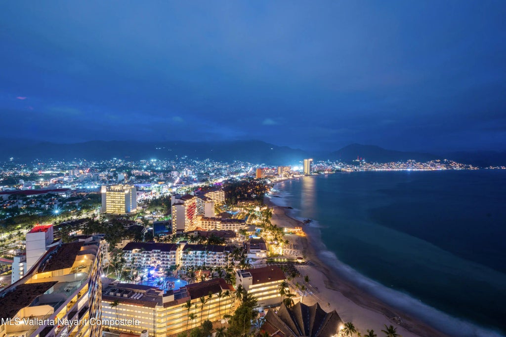 2477 Av. Francisco Medina Ascencio 1 Mil Ph1- Grand Venetian 1 Mil Ph1-04, Puerto Vallarta