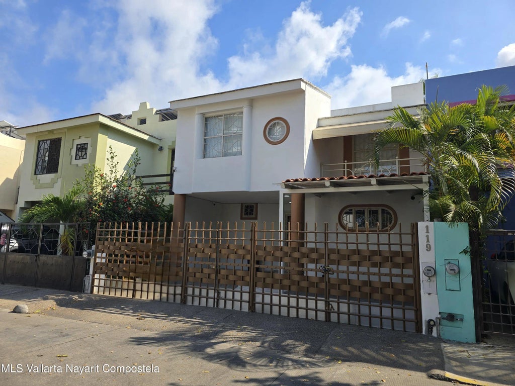 119 Eduardo Seguio Casa Montesorri, Puerto Vallarta