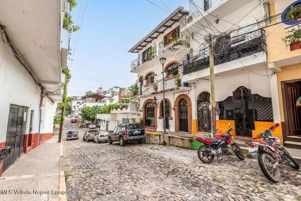 880-884 Guadalupe Sanchez Casa Luz, Puerto Vallarta