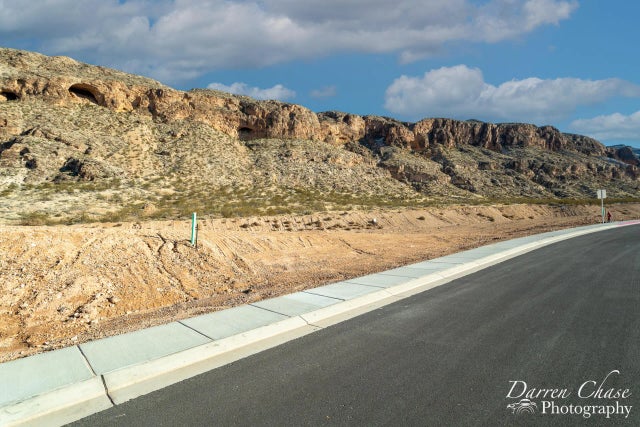 3275 S Cliffs Dr #32, Hurricane