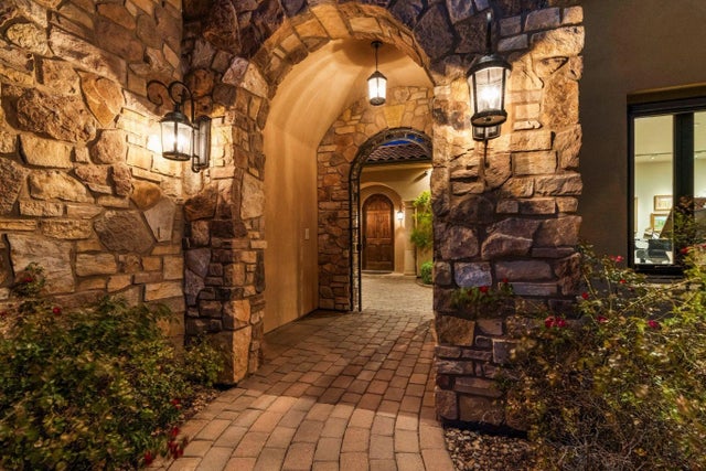 237 N Cliffside Dr, Washington