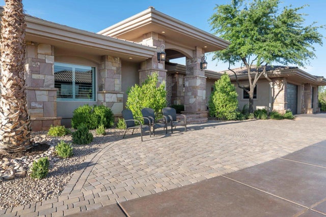 1557 Stone Cliff Dr, St George