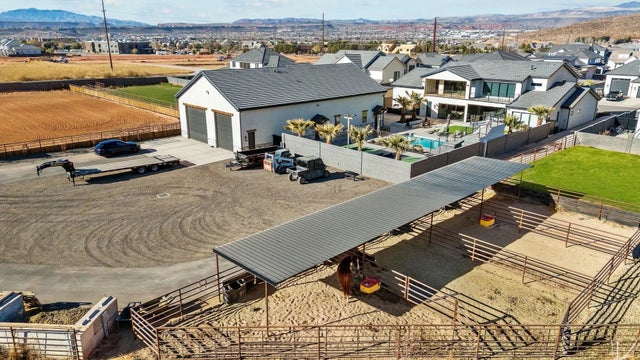 646 E Pine St, Washington