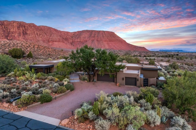 1450 Tuweap Dr, Ivins