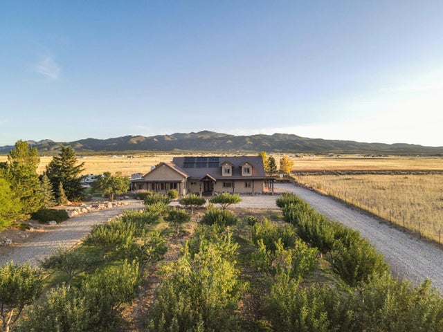 1109 E 400, New Harmony