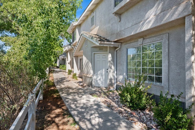 684 W Buena Vista #202, Washington