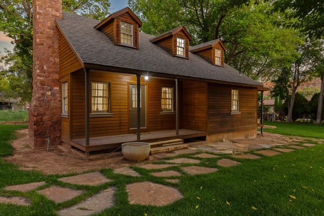 127 W Main St, Rockville