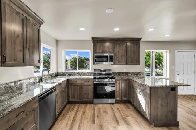 96 S 200 St E, St George