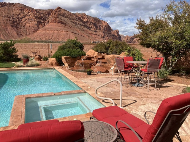 1068 E Grandview Dr, Ivins