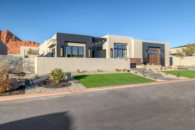 697 E Coral Autumn Ln, Ivins