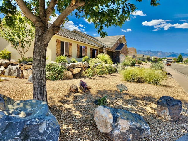 810 S Peachtree Dr, Toquerville