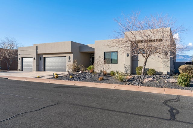 5446 W Copper Cliffs Way, Hurricane