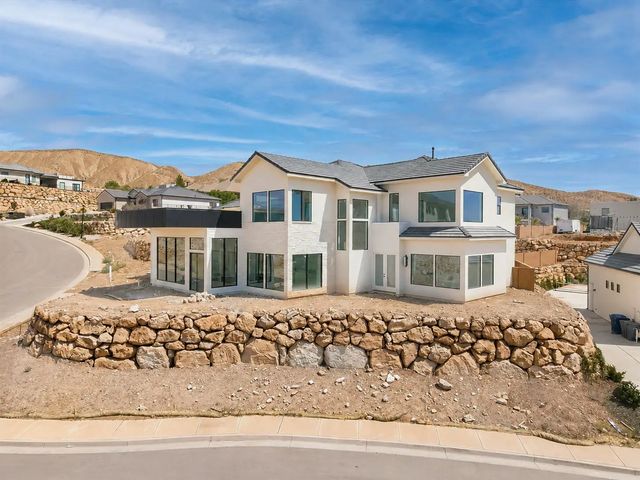 1226 E Pony Trail Way, Washington