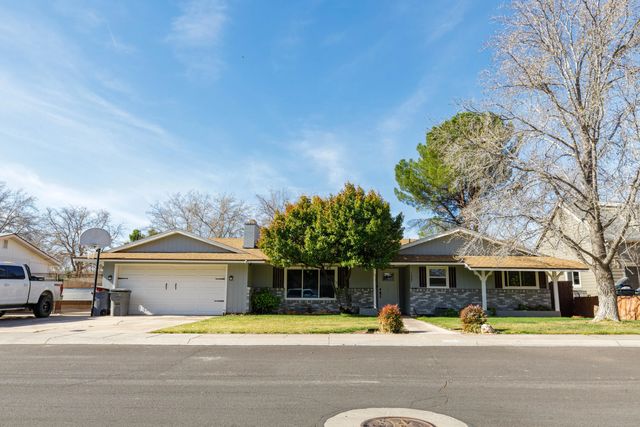 1627 W Rose Garden Ln, St George