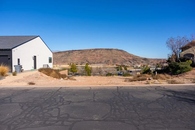 676 W Lava Pointe Dr 44, St George