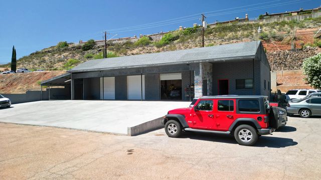 677 N Bluff St, St George
