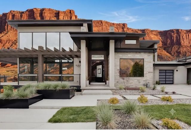 95 N Crest Rd, Washington