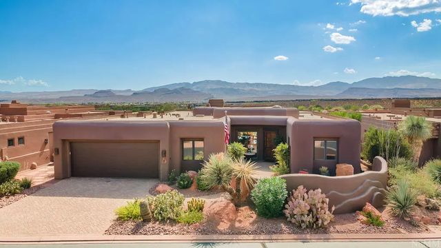 2336 W West Entrada Trail 8, St George