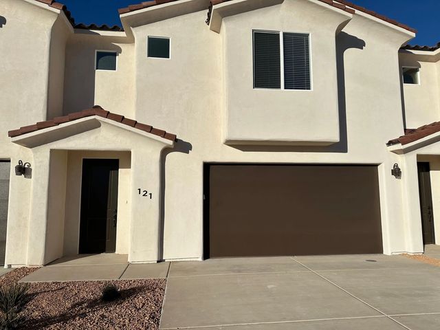 121 N 2480 W, Hurricane