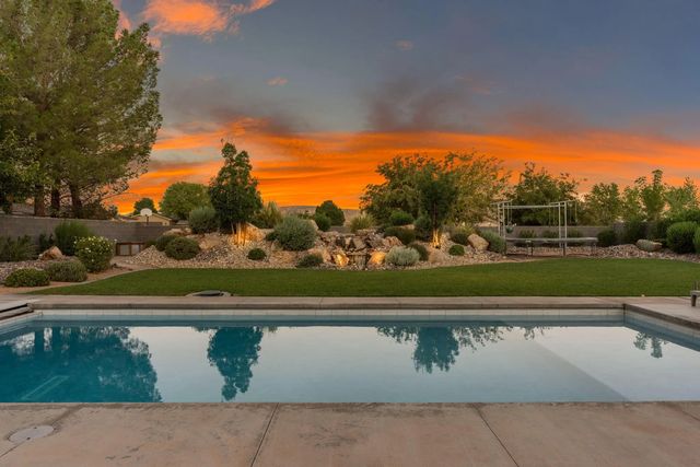 3749 S Loganberry Cir, St George
