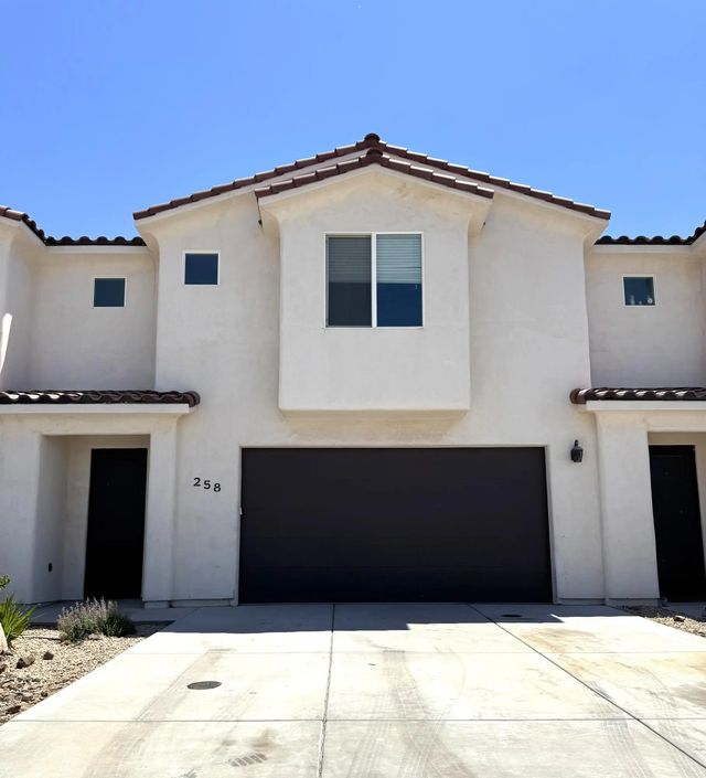 258 N 2470 W, Hurricane