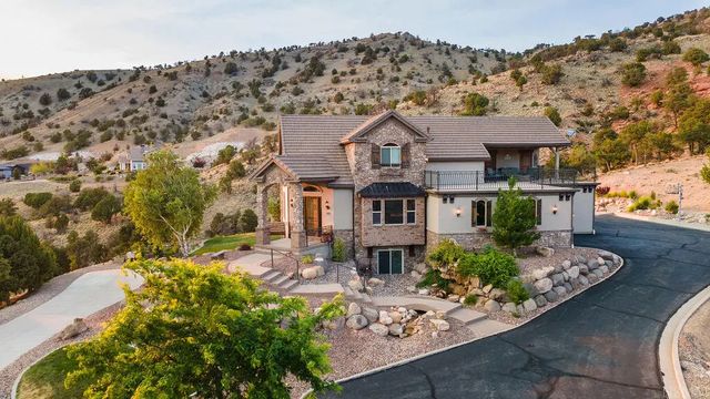 811 E Canyon Ridge Dr, Cedar City