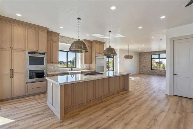 1602 E Center Pointe Dr, Lehi