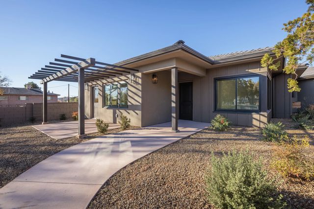 313 W Diagonal St, St George