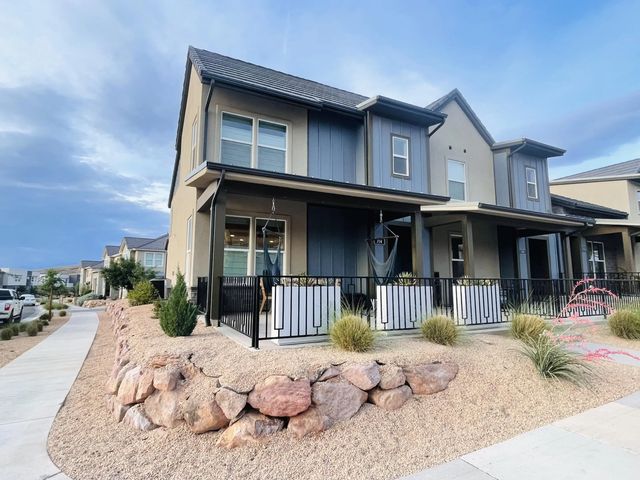 714 W Claystone Dr, St George