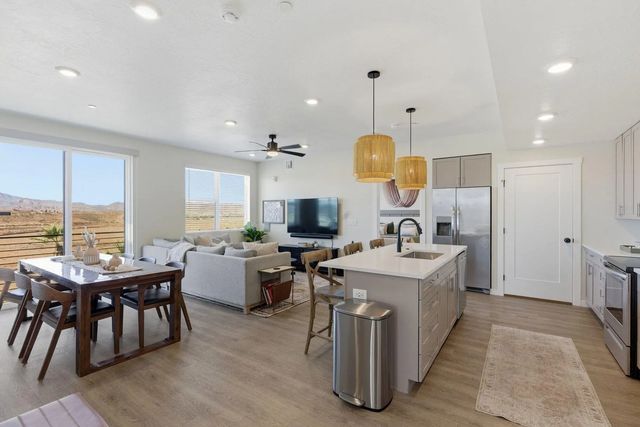 961 W Akoya Pearl Rd Apt #300, St George