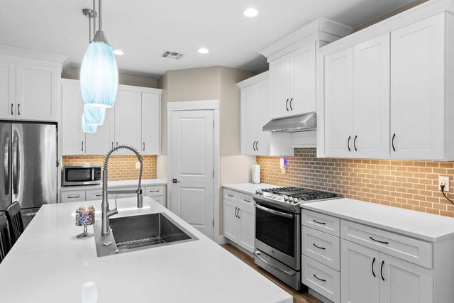 2282 S Pintura Dr, St George