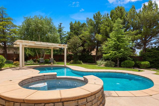1530 S Southern Trails Cir, Washington