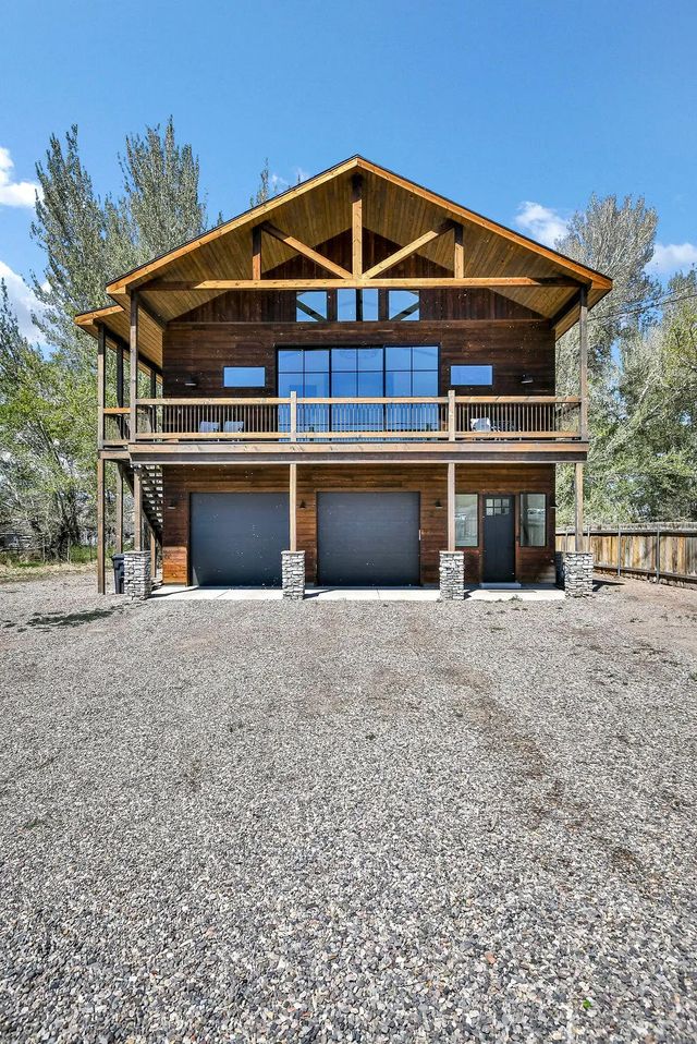 275 N 400 E, Annabella