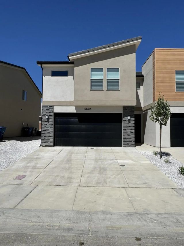 5672 S Duel Ln, St George