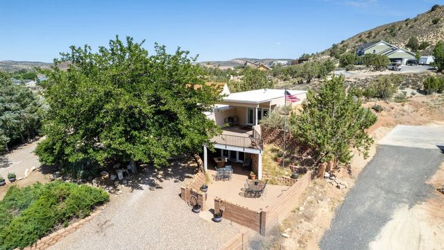 1122 W Diamond Valley Dr, St George