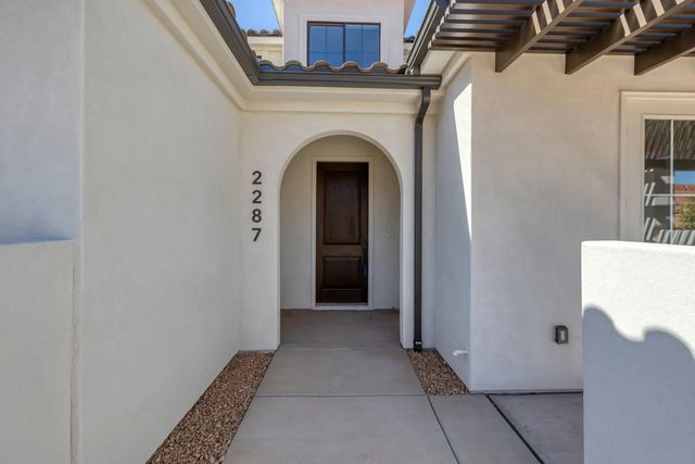 2287 E Crestas Alley, Washington
