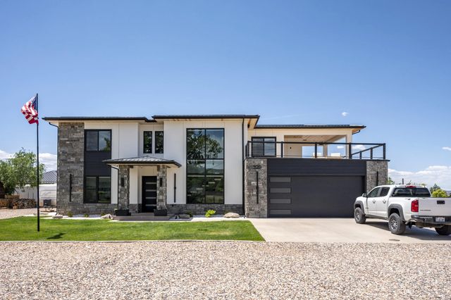 329 N 400 W, Parowan