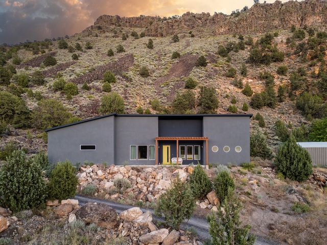 153 S Stagecoach Dr, Brookside