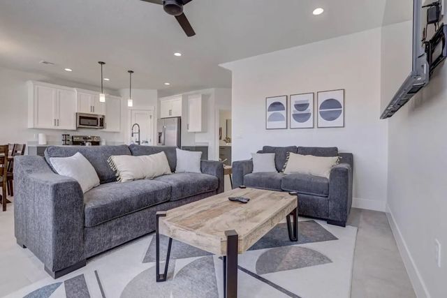 1311 E Vista Roja Place, Washington