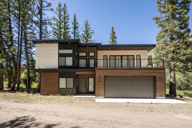 945 W Clear Creek Canyon Rd, Panguitch