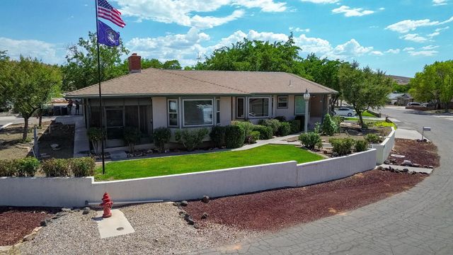 1272 E Chokeberry Dr, St George