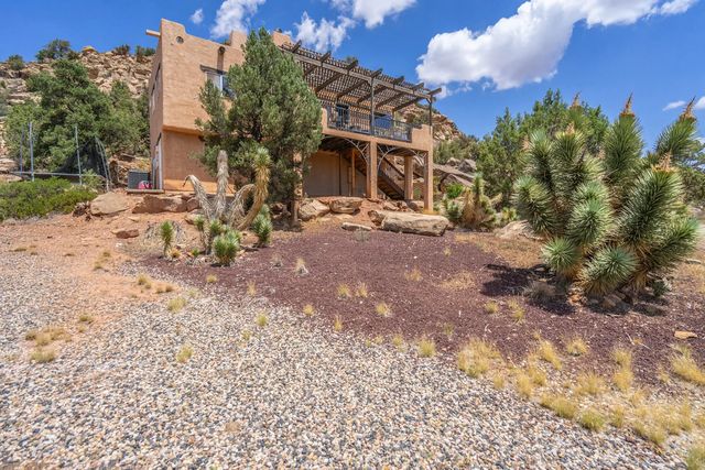 944 W Foothill Dr, Apple Valley