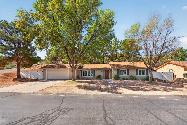 1690 E Maplewood Way, St George