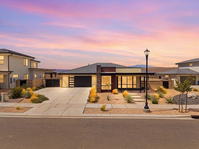 686 Owen Dr, St George