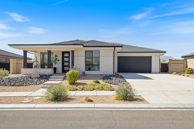 743 W Rust Bluff Dr, St George