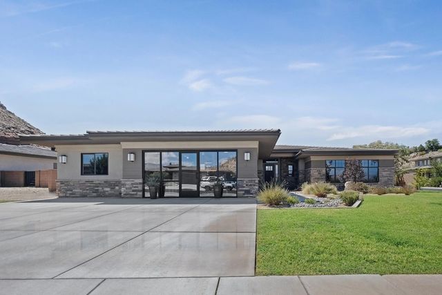 1516 E Talus Way, St George