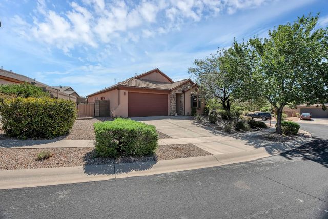 562 N West Ledge Parkway E, Washington