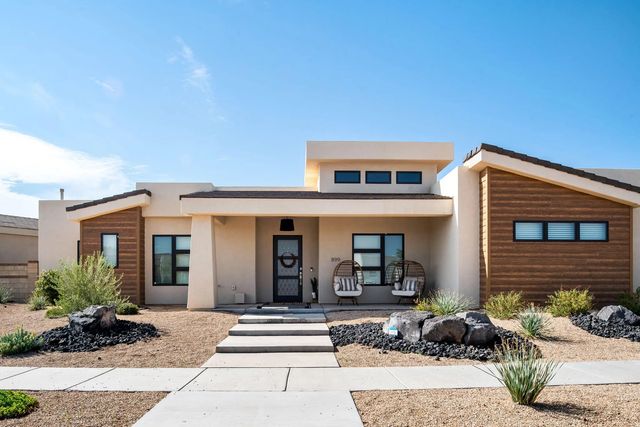 899 W Bronze Plateau Dr 10, St George