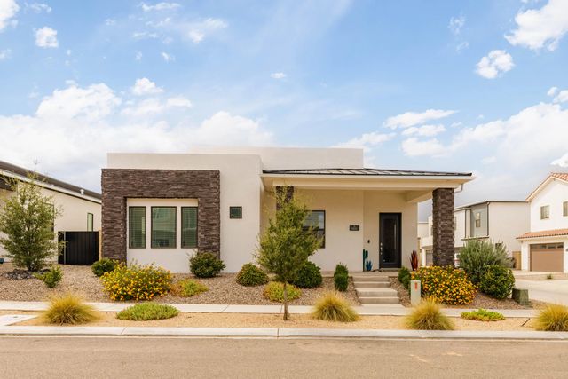 5806 S Garnet Dr, St George